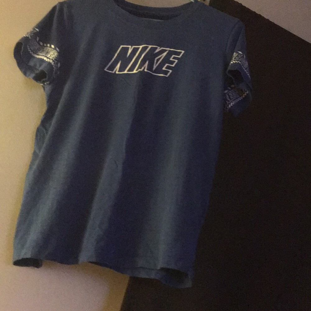 Men’s med Nike tshirt
